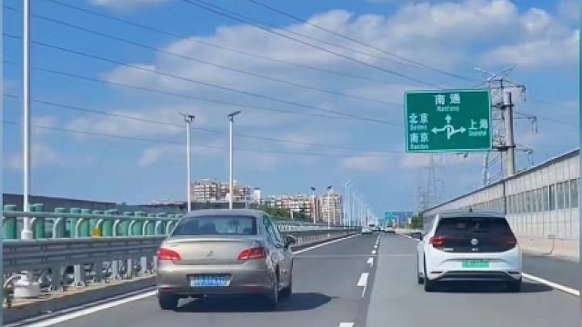 高速公路“龟速”行驶低于最低限速20％将会被处罚 #汽车知识分享 #每天一个用车知识  #高速行车安