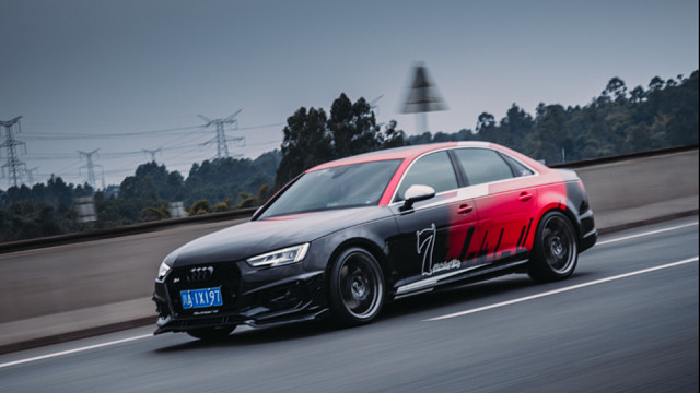 奥迪S4动态拍摄