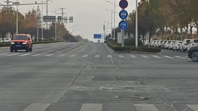 当需要右转弯时，需不需要等红绿灯？