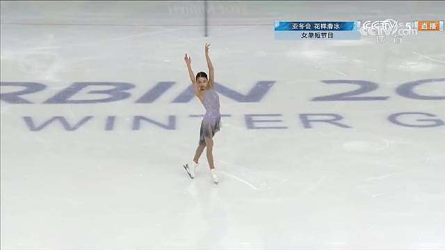 花样滑冰女子个人滑短节目，朱易第一个出场，7个规定动作都顺利完成没有失误，技术分34.77，节目内容