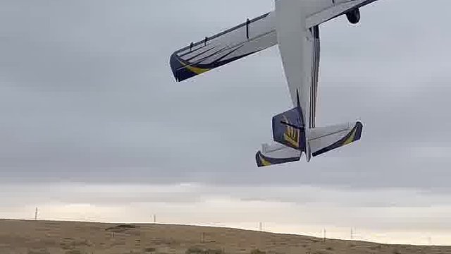 无人机蜻蜓点水