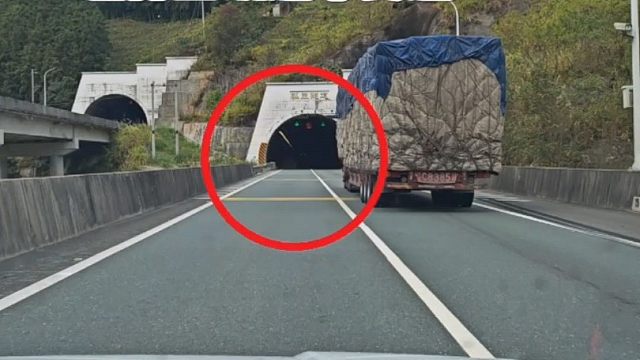 新手上路如何连续超车变道？老司机现场演示