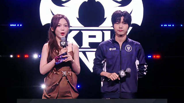 特别热情吧，谢谢大家不远万里来看我们比赛，我们会继续加油训练，然后赢下接下来每一场比赛。比赛加油​​