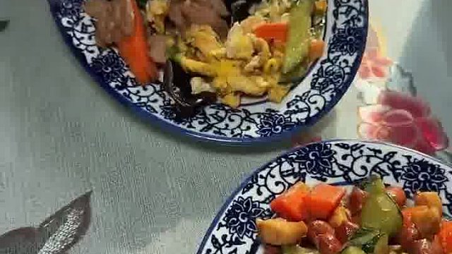 东北马路边小饭馆 心心念念的东北菜终于吃上了 老板还送了蘸酱菜