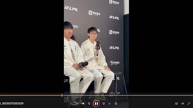 Q：明天是第一赛段小组赛收官战，你之前TES的队友朋友们也要争夺最后一个淘汰赛名额，有什么送给他们的