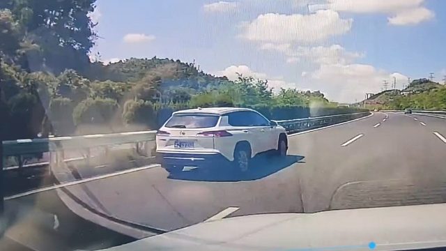 最没安全意识的两辆车，这种车最好别上高速，不出事才怪