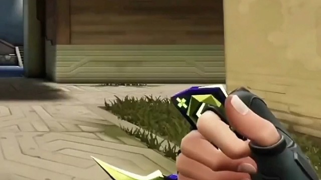 这不就是小时候卖的那种塑料透明刀吗