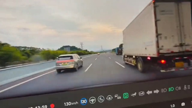 叫他停服务区，问他视频五百要不要