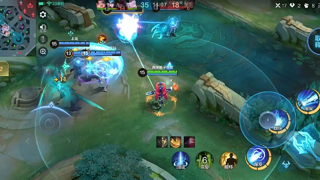 摆了摆手，摆手不是拒绝，而是无需多言。