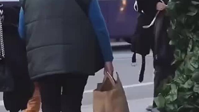 老外疯玩，太欢乐笑到笑到打滚哇