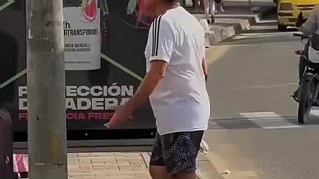 嘿哟！老外恶搞笑出猪叫哇