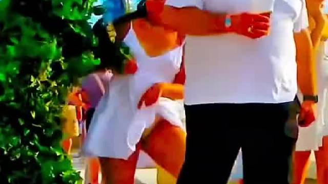 老外搞怪，笑到打滚啦