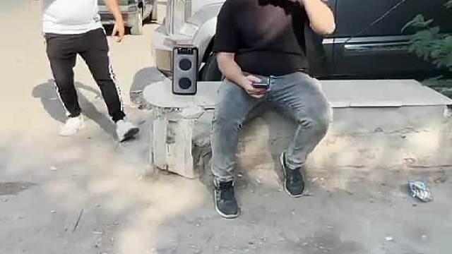 老外搞怪，笑出猪叫笑到癫哟