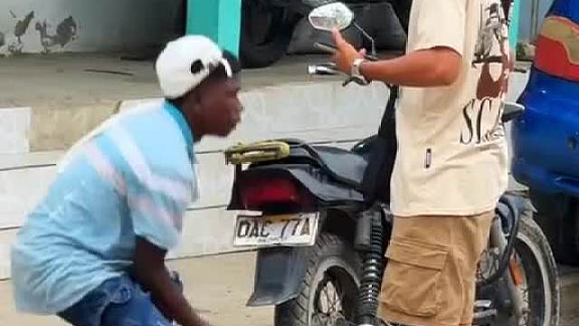 奇葩老外，独特玩法笑出泪哟