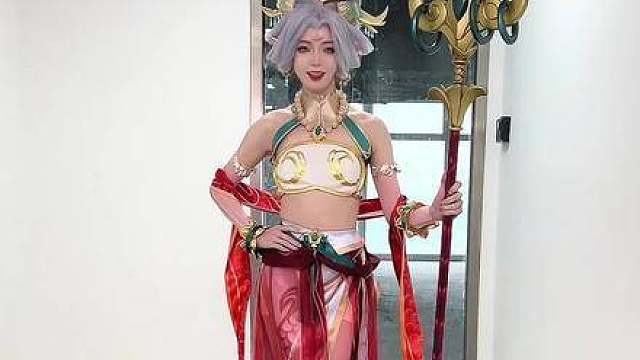 看，跨界英雄联盟，谁能想到新皮肤能如此惊艳？期待你们的创意cosplay，来一场电竞与武侠的视觉盛宴