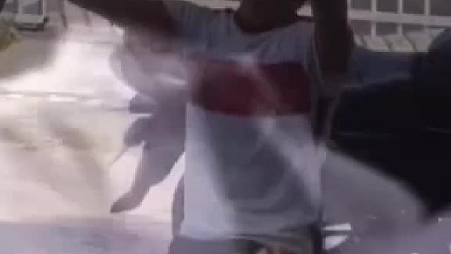 瞧老外，恶搞新招笑掉大牙