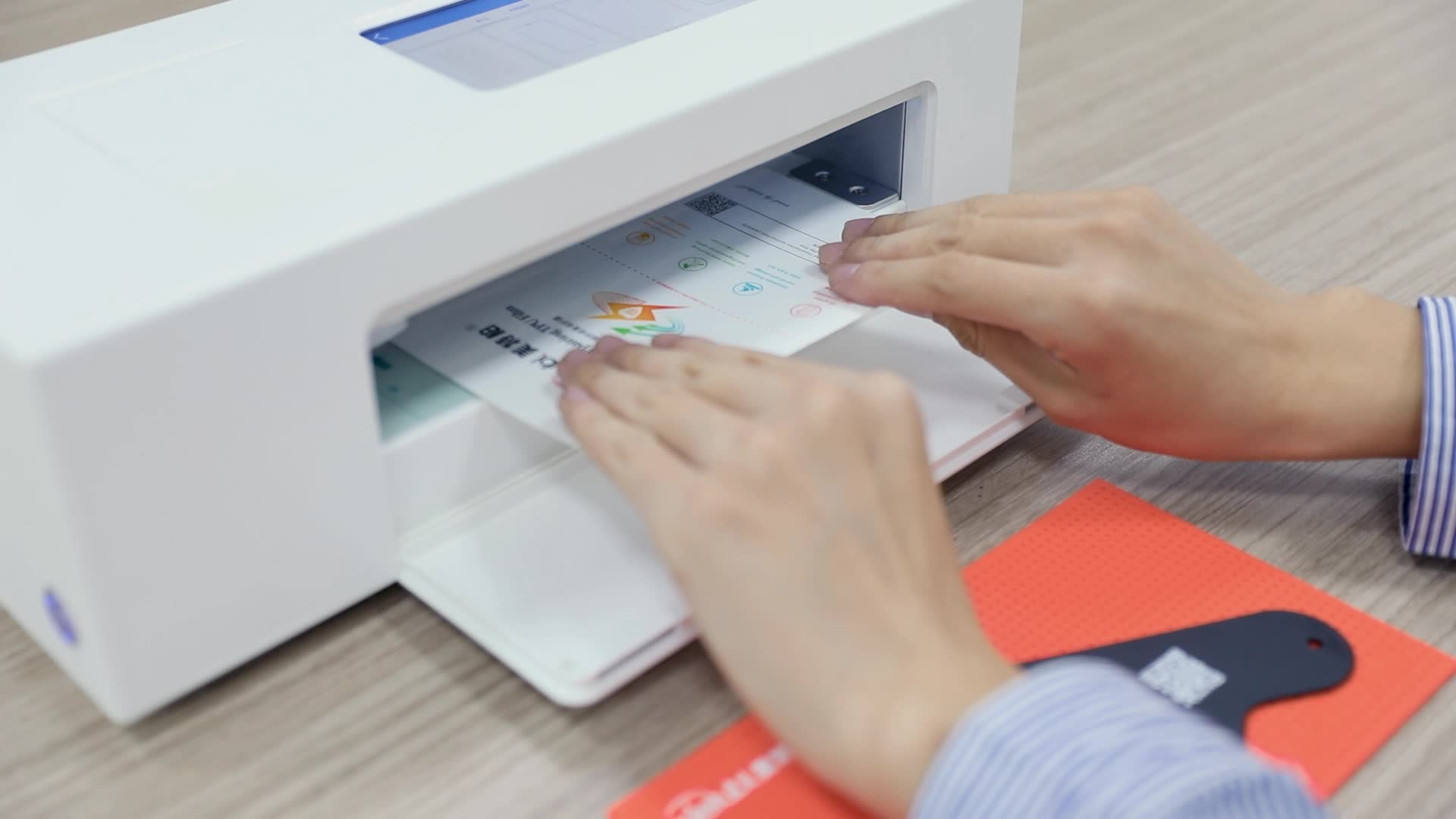 迷你多功能切膜机，不仅可以切手机前膜哦