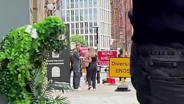 老外搞怪，笑出猪叫啦