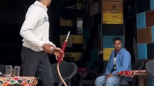 老外整活，笑到捶胸顿足