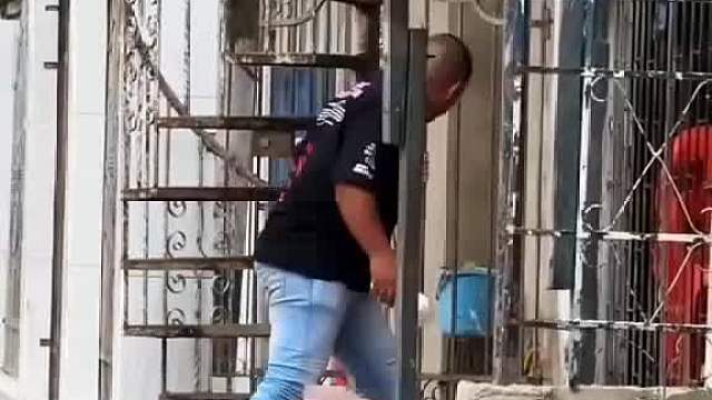 老外恶搞，太好笑笑到嗨咯