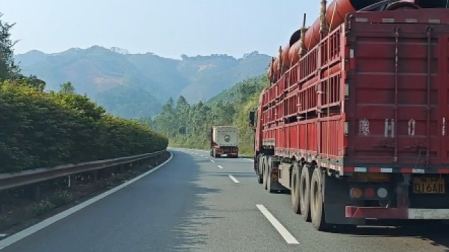 新手走高手遇到连续大货车、怎样正确超车？