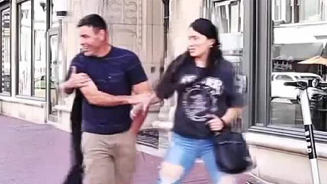 老外疯玩，笑出眼泪