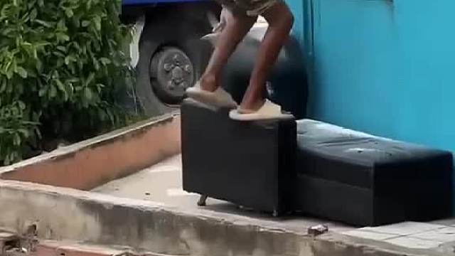 奇葩老外，独特玩法笑到嗨啦