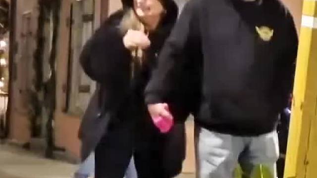 老外疯玩，笑到停不下来咯哇