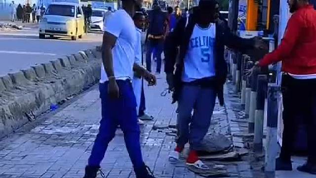 老外恶搞，超有笑点笑到抽哇