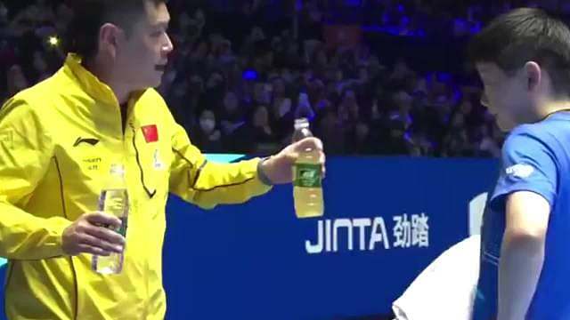 我方教练：别老想着拉死她对方教练：咬她一口​​​