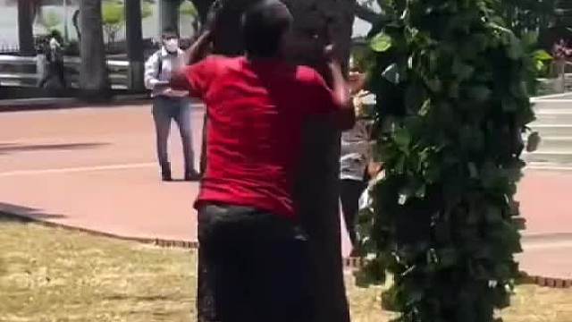 老外搞怪，笑出鹅叫笑到笑到嗨翻哇