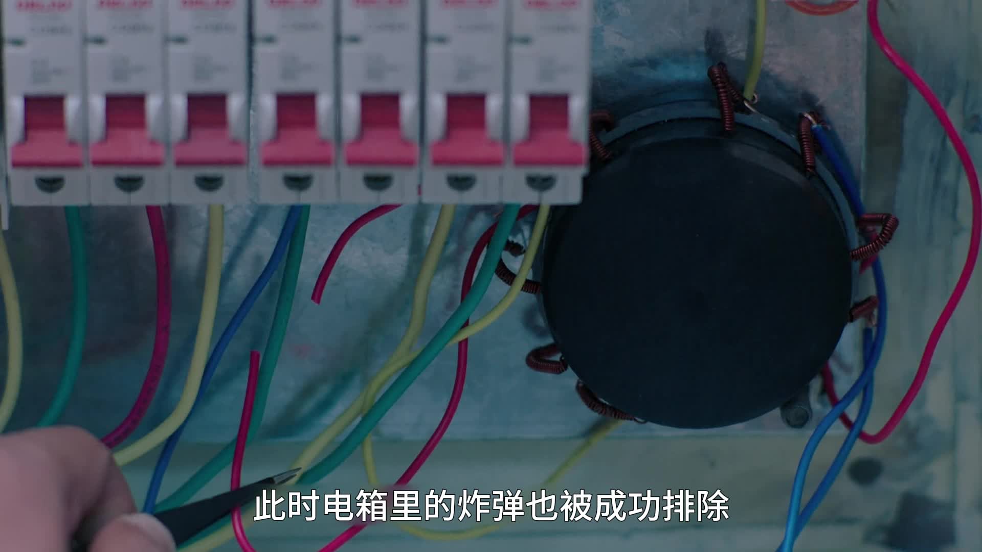 特警13：警方屡次破坏歹徒的刺杀计划，迫使幕后老板现身