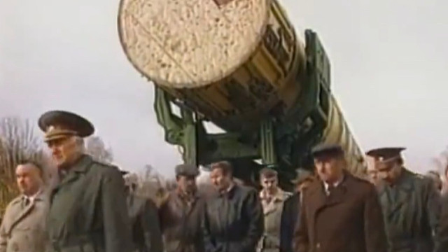1994年乌克兰被忽悠销毁核武器的真实影像，当初承诺的保护现在已成废纸