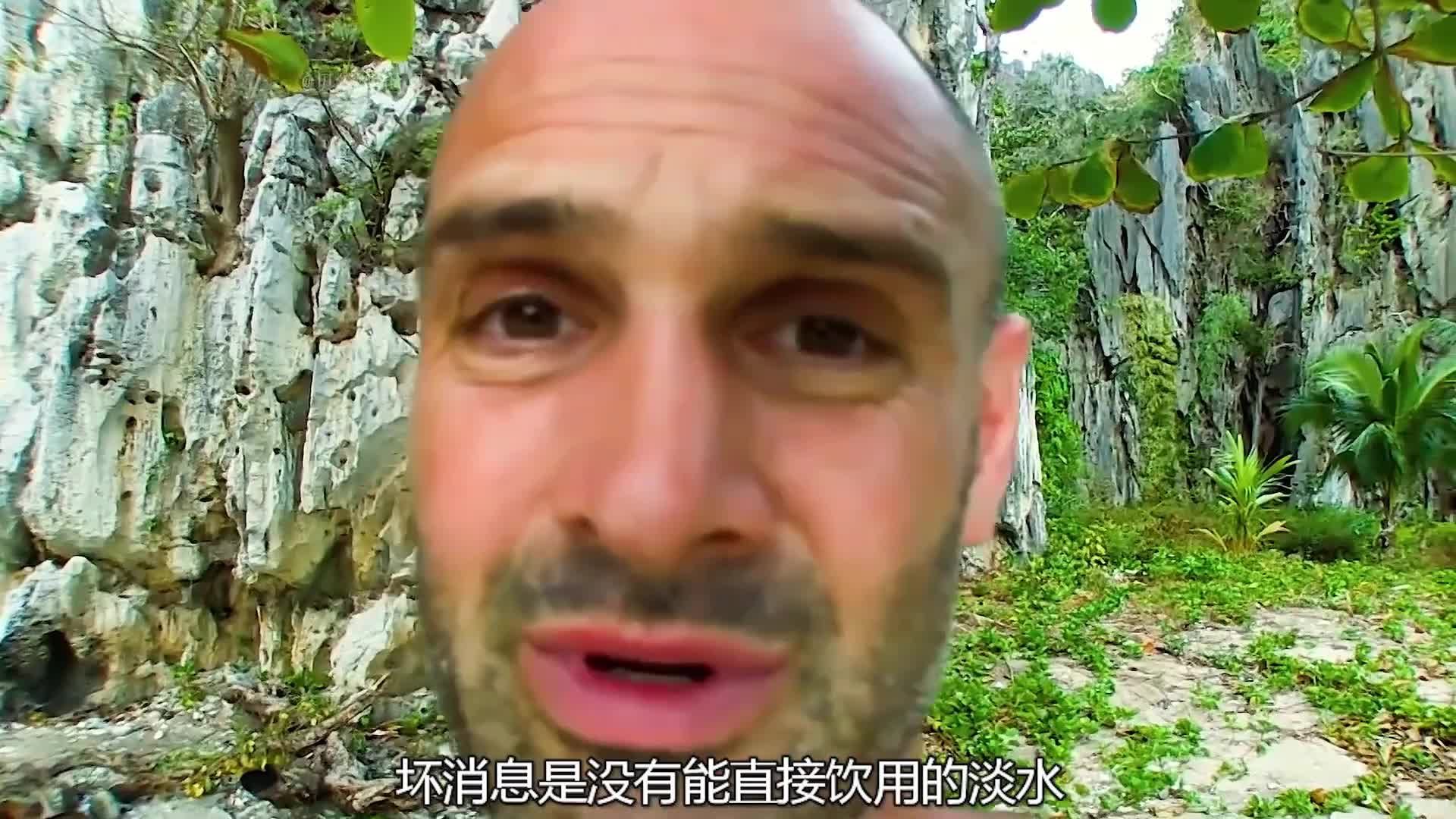 德爷菲律宾科隆岛荒野求生，竟然对野鲨鱼下手，不仅如此还自制滤水装置，吃上海胆和寄居蟹