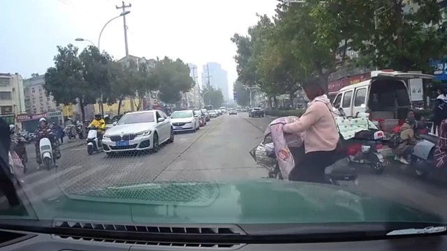 不是哥们你挺难近身啊，一路三四个杀手都失败了