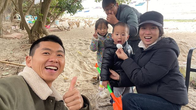 阿旺养了几千只海鸭产蛋，老婆儿子抢着吃，直呼鲜掉眉毛