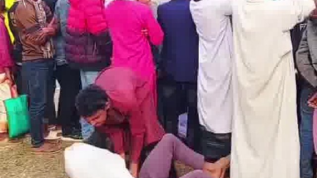 老外新奇玩法，笑到直拍地板