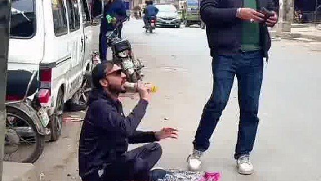 被惊到咯哇！老外新奇玩法呢