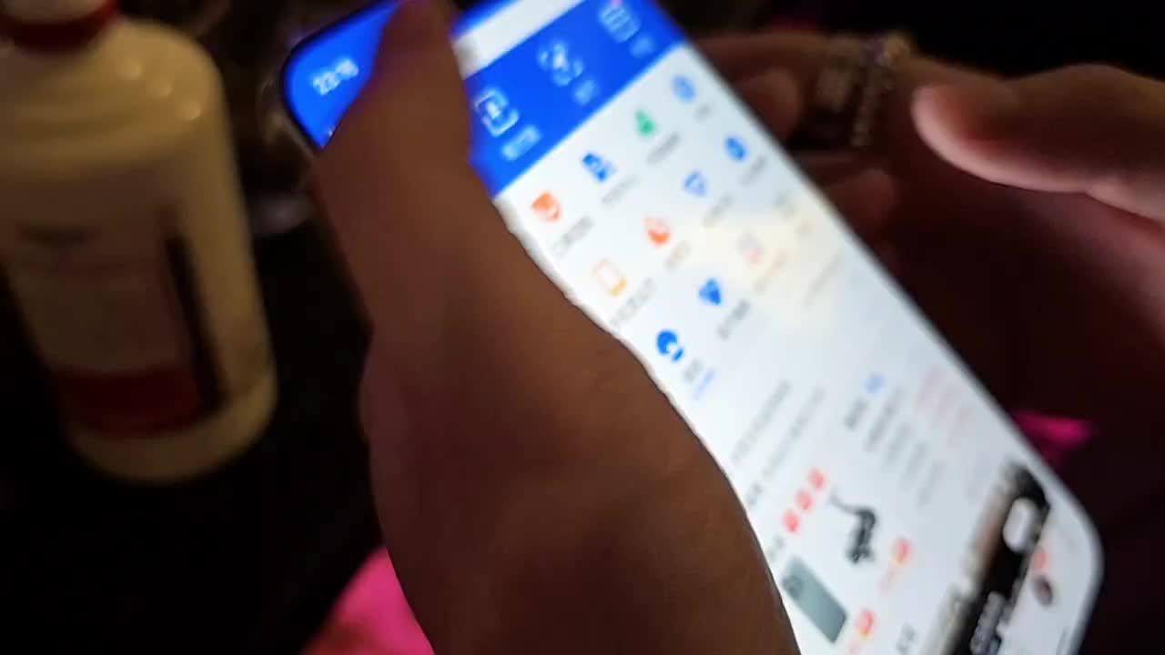 童哥给我酒吧充值竟爆出千万余额？