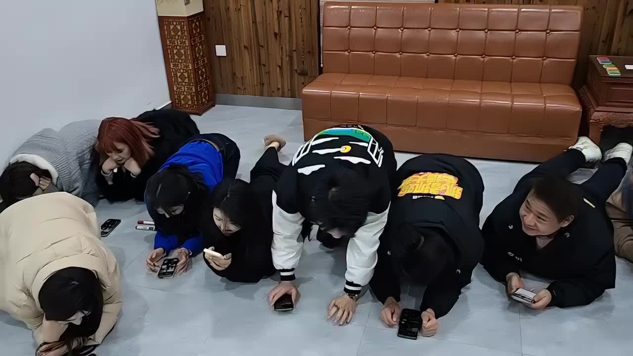 开会按流水奖罚红包，这小白龙的流水也太差了吧！