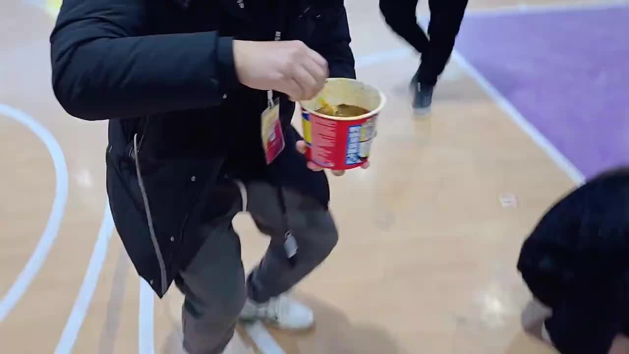 【集梦会长】两个美女的泡面吃不完了，广墨直呼太香了