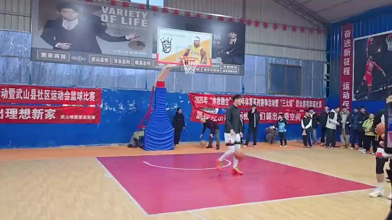 【集梦会长】八十岁老大爷球场健步如飞，会长跟其单挑差点招架不住？