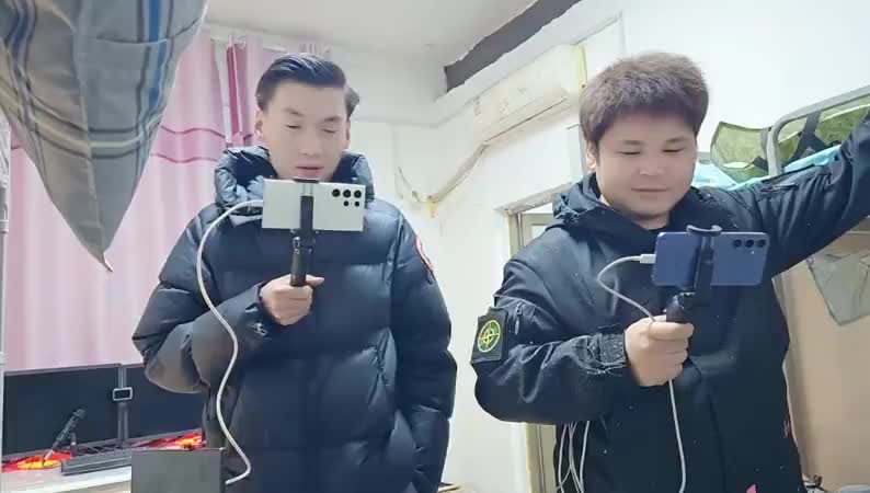 和小李子聊天发现他在庄园没地方住，兄弟们说他能住在哪里？