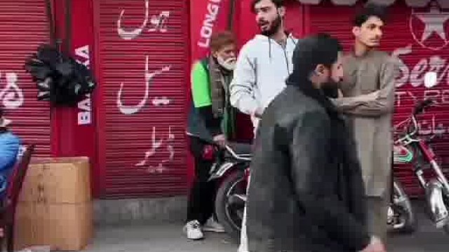 别拦我，老外玩出大惊喜咯