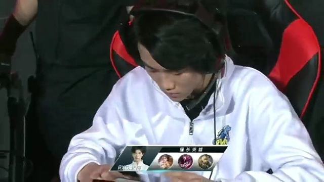 现在向你走来的是解说、中单、游走位、打野、射手、现在又临危受命的对抗路选手：best！​​​