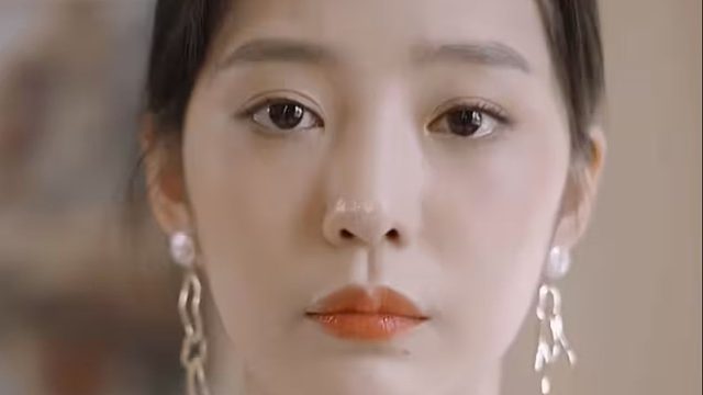 这姐绝对是短剧白月光赛道的无可取代，毕竟这个赛道当初就是由她带爆火的