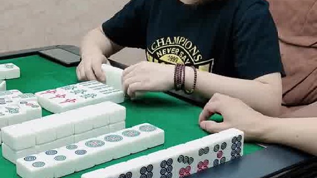 哦吼！武汉卡五星大神。这八筒你会杠吗？