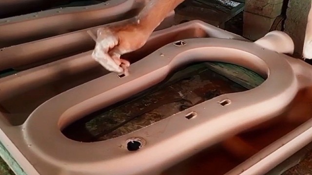 民间手艺人匠心制作简易蹲盆的巧妙独特方式