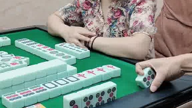 哦吼！湖北卡五星大神。进来看看。杠牌不能亮牌吗？