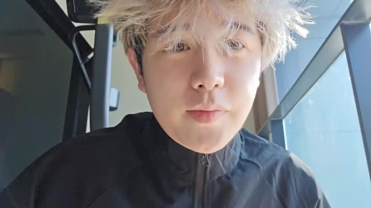 【童锦程】出去旅游确实需要导游带我们，但是去日本就没必要了